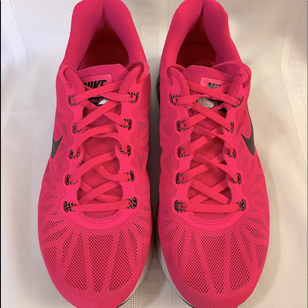 Women’s Nike Running Shoe Size 9 EUC